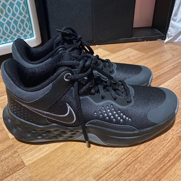 Nike Fly By Mid 3 Basketball Sneaker. - Picture 4 of 12